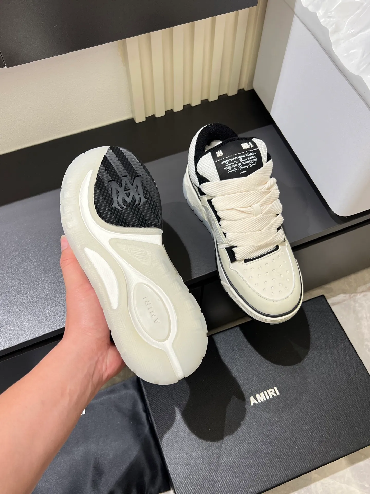 Men's shoes 💰p680 [AMIRI] 2025 spring and summer series new sneakers, new 🆕 bread shoes, bread shoes have a very special big tongue design, thickened outsole, rounded toe, oversized rubber sole and perforated star details, whoever wears them will look better! The appearance is responsible, the feet are retro and handsome! Size: 38-45